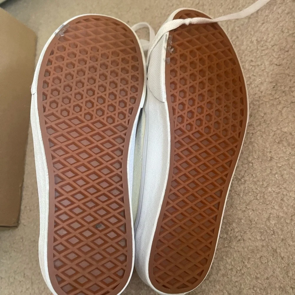 Vans - Picture 4 of 5